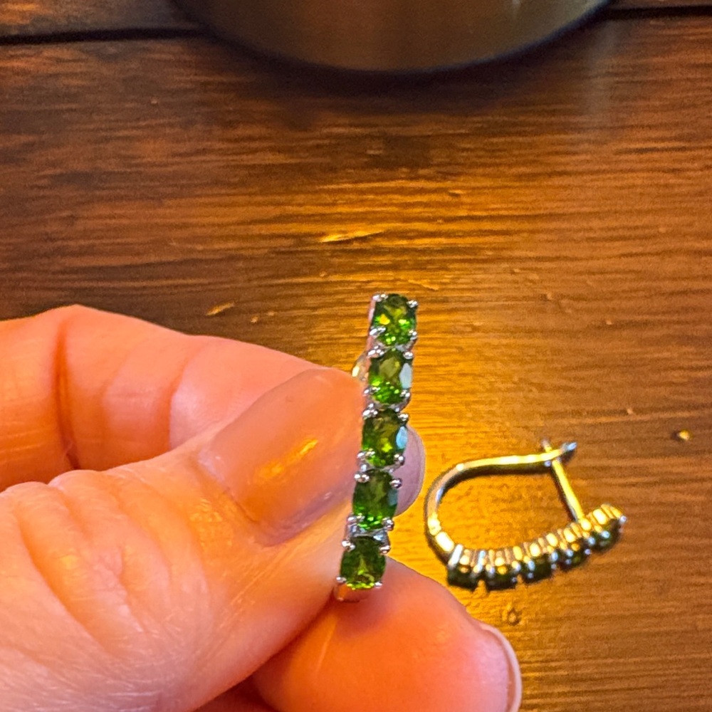 Elegant emerald and sterling silver Hoop Earrings - Picture 8 of 11